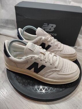 (New) New Balance Womens T500 CF Seasalt Cream & Navy Blue Suede Sneaker SIZE 9W